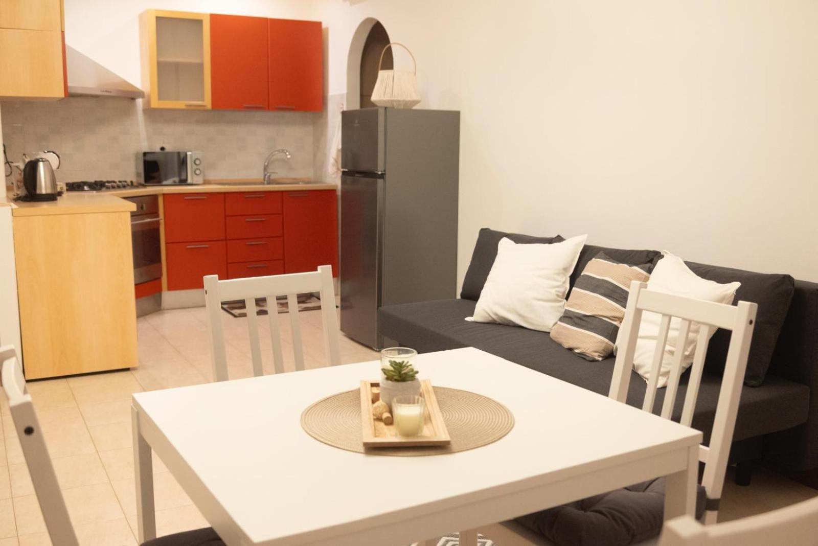Bl Apartment Latina Luaran gambar