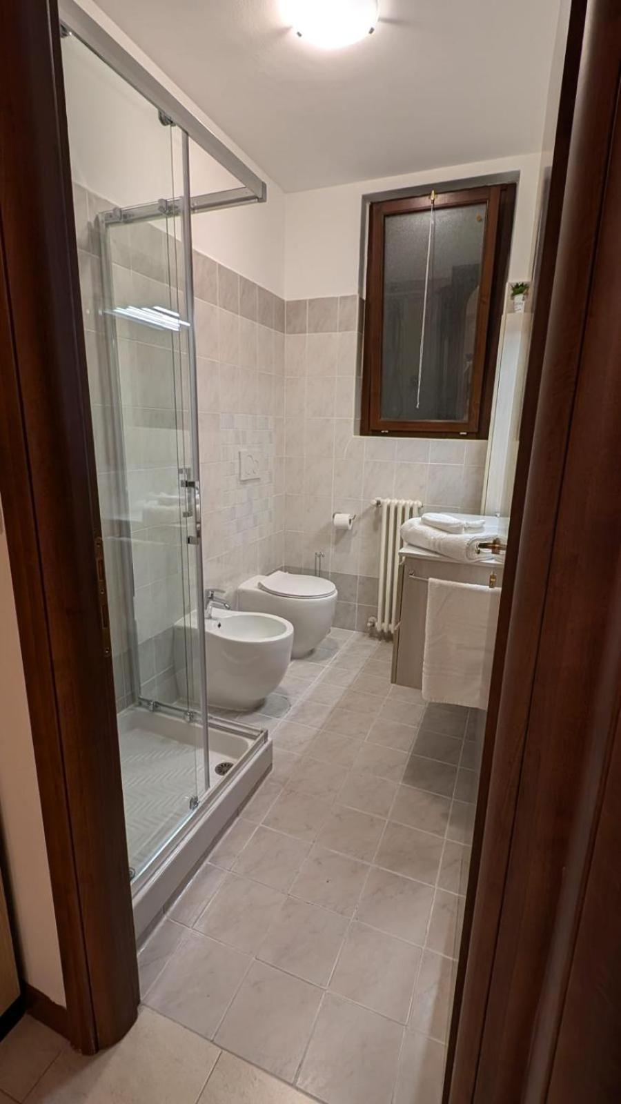 Bl Apartment Latina Luaran gambar